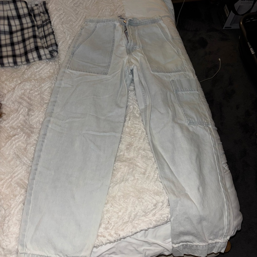 Zara Women's Light Wash Straight Leg Jeans